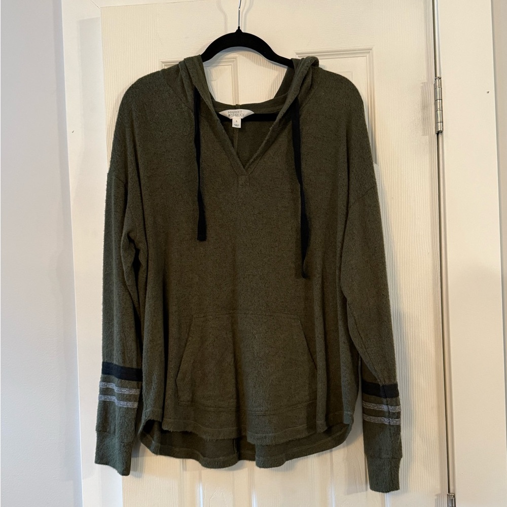 Market & Spruce hoodie
